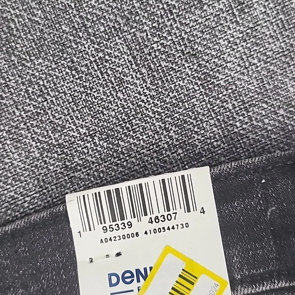 DENIZEN from Levi's Boy's Black Taper Adjustable Waist Jeans Size 4